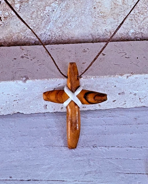 CROIX EN BOIS D'OLIVIER PERSONNALISABLE - Chrétienne La Bo