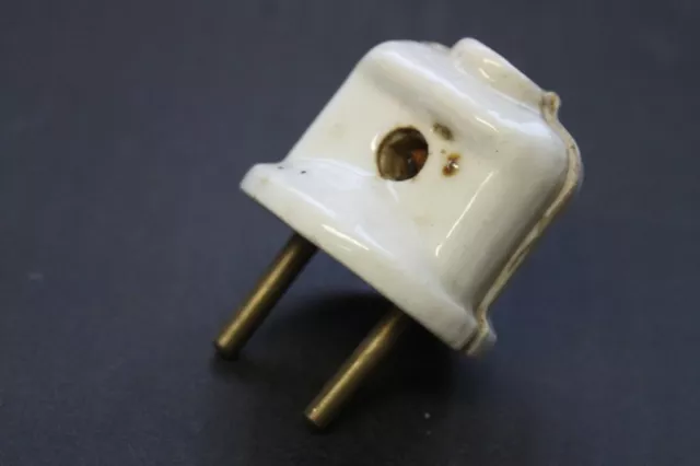 Old Plug Porcelain Ceramics Plug Old Version 6A/250V & White