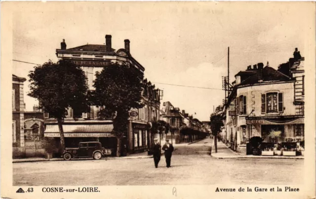 CPA AK COSNE-sur-LOIRE - Avenue de la Gare et la Place (456607)