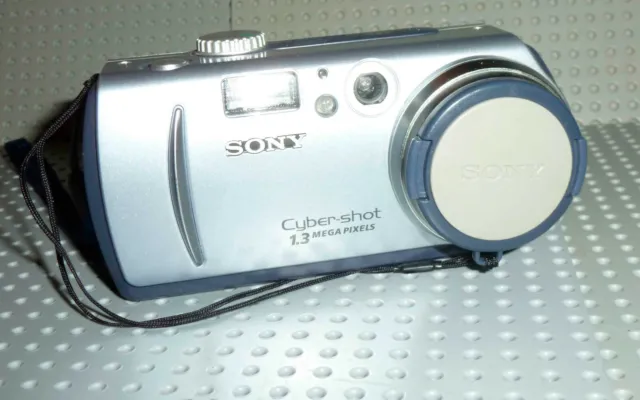 älter: Sony Cybershot DSC-P30 1,3MP Digitalkamera - anschauen !