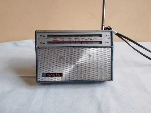 Vintage SANYO 8S-719 transistor radio anni 1970