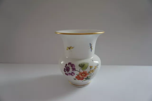 KPM Berlin Porzellan Vase-Blumen Schmetterlinge-1.Wahl 9,5cm