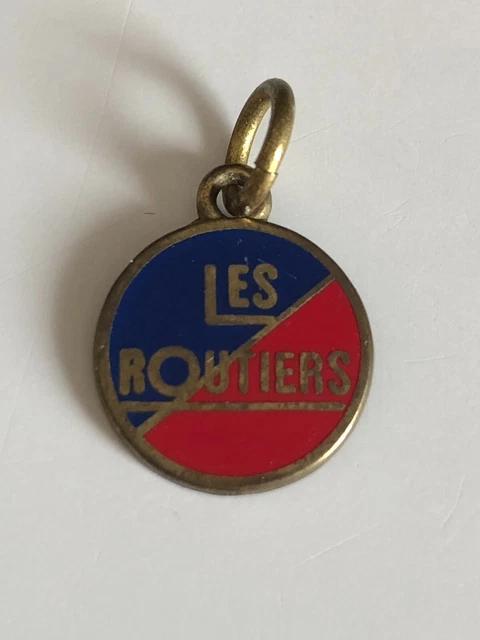 Pins Antenne 2 et FR3 - signé Decat Paris