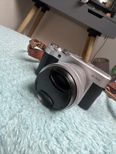 Fujifilm X-A5 24.2MP Digital Camera in Silver with XC15-45mm F3.5-5.6 Lens. XA5