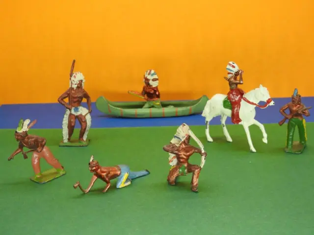 CRESCENT TOYS 1950s WILD WEST LEAD N.AMERICAN INDIAN CHIEF & BRAVES CANOE