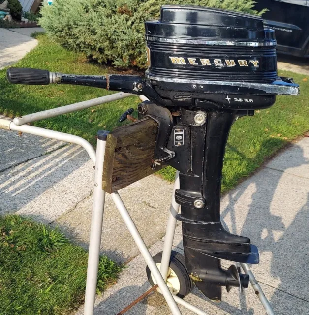 Mercury Outboard Motor 3.9 hp, EXCELLENT RUNNING CONDITION Local Pick-up only