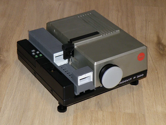 Proyector de diapositivas LEICA Pradivit P 300 con Colorplan-P2 2,5/90 mm Alemania