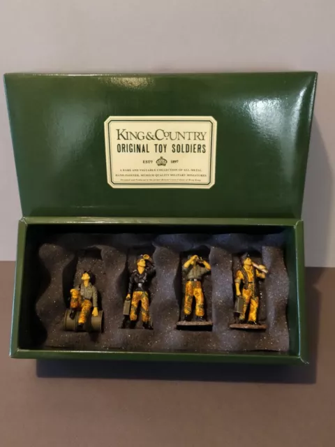 KING & COUNTRY WS16 WS016 FOUR FIGURE TANK CREW  Set  RETIRED 2