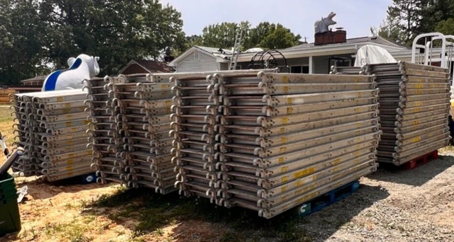 Lot of Scaffolding Items (Approx. 976 Pieces) - Bucks, Walkboards, Braces, Etc.