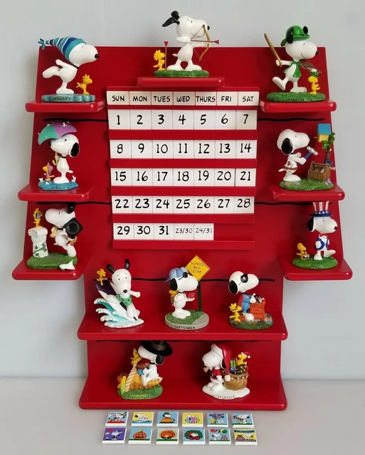 DANBURY MINT PEANUTS Snoopy Perpetual Calendar 12 Figures with 45 Tiles