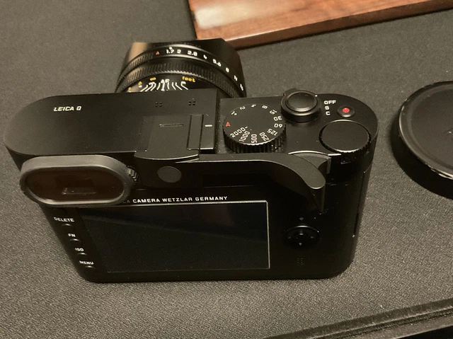 AKIROOD Daumengriff Für Leica Q2 - Rote Metall Daumenauflage