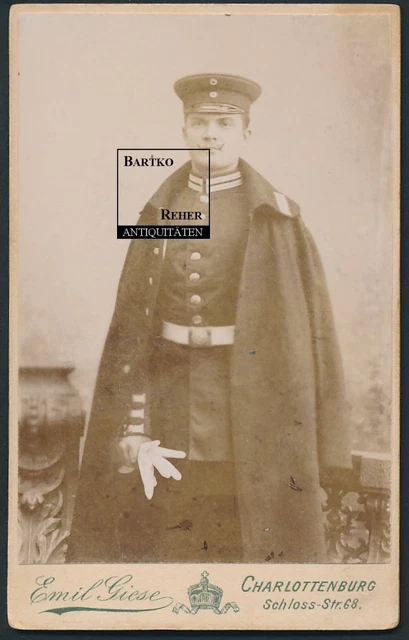 Foto ca. 1890 Berlin-Charlottenburg Garde-Soldat in Uniform mit Mantel