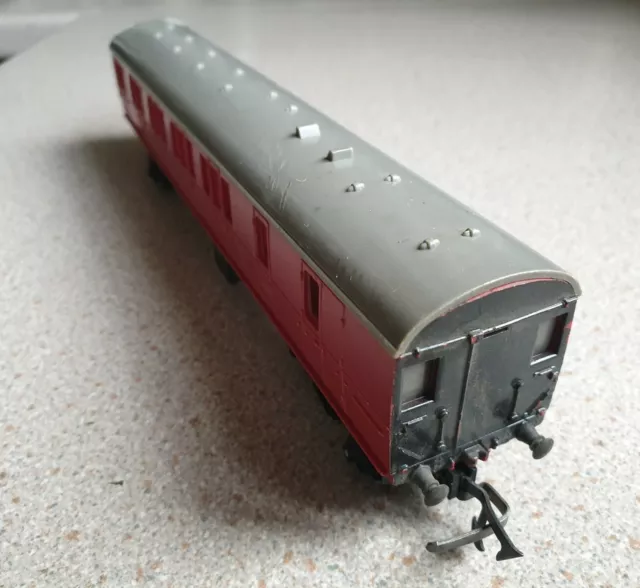 Triang R120 Suburban Brake Coach – M43171 - OO Gauge Maroon