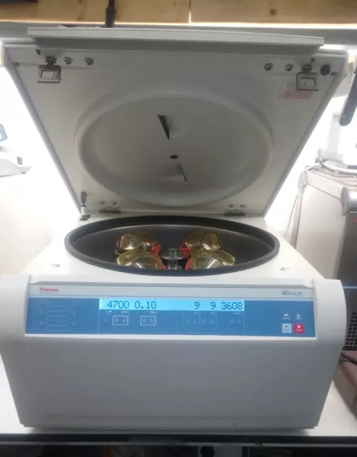 Thermo Scientific Heraeus Megafuge 40 Centrifuge with Swing Bucket Rotor inserts