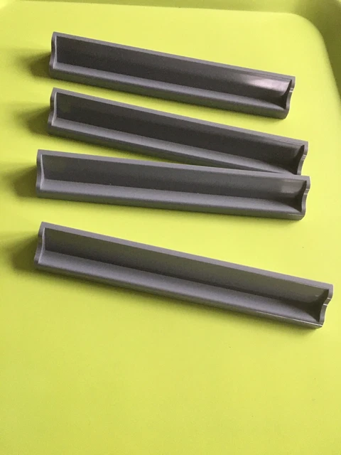 Lot de 4 chevalets de SCRABBLE (plastique gris)￼