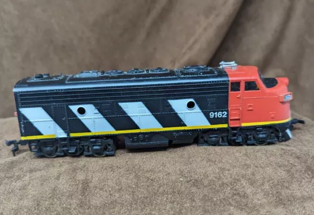 Bachmann HO Scale F9 Canadian National CN Diesel Locomotive Train from Estate