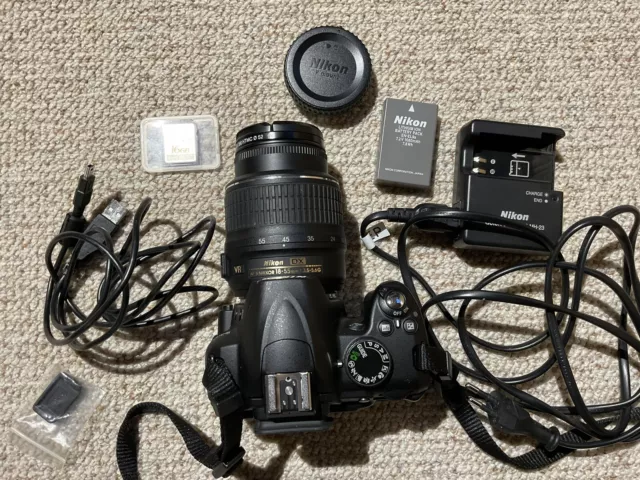 Nikon D3000 18-55 VR Kit inkl. Hama UV390 HTMC 52 SD Karte Tasche Zubehörpaket
