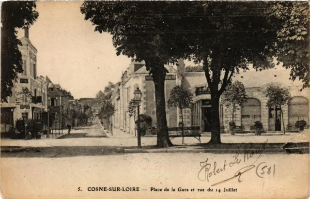 CPA AK COSNE-sur-LOIRE-Place de la Gare et rue du 14 Juillet (421007)