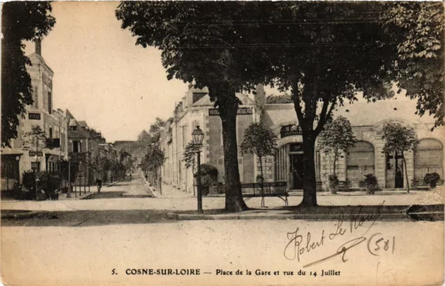 CPA AK COSNE-sur-LOIRE-Place de la Gare et rue du 14 Juillet (421007)