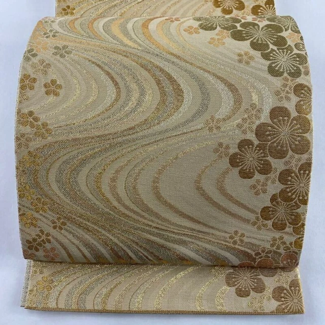 Japanischer Kimono-Obi aus reiner Seide mit gedämpfter goldener...