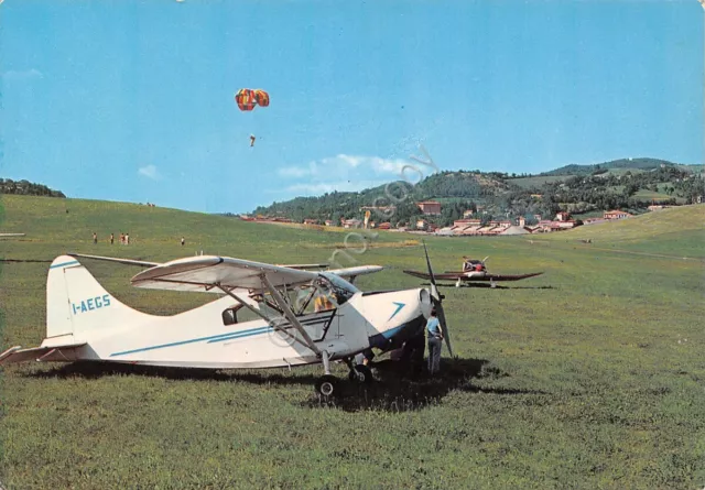 Cartolina Pavullo Manifestazione aerea Paracadutisti su campo di aviazione 1982