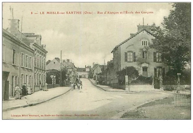 61.LE MESLE SUR SARTHE.n°2.RUE D'ALENCON ET L'ECOLE DES GARCONS