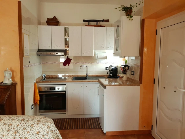 cucina componibile in legno colore bianco