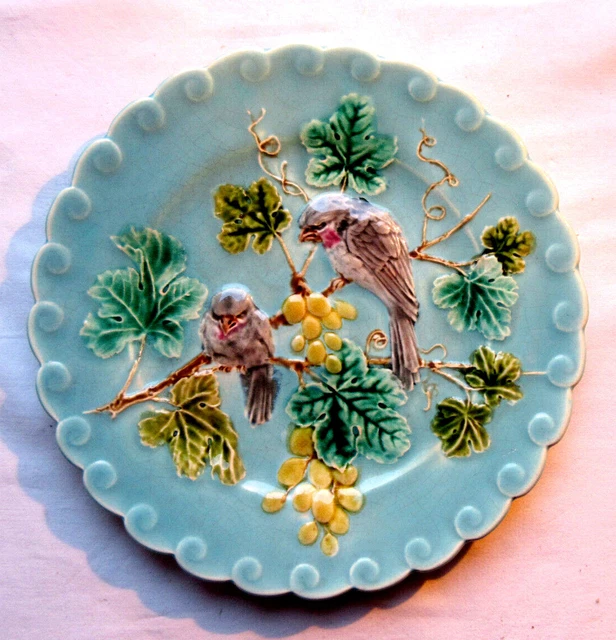 ASSIETTE À OISEAUX EN BARBOTINE/MARJOLIQUE FRANÇAISE - VERS 1890 | Gris Groseille Shop