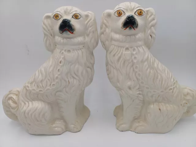 PAIRE DE CHIENS STAFFORDSHIRE PORCELAINE ANGLAISE XIXème