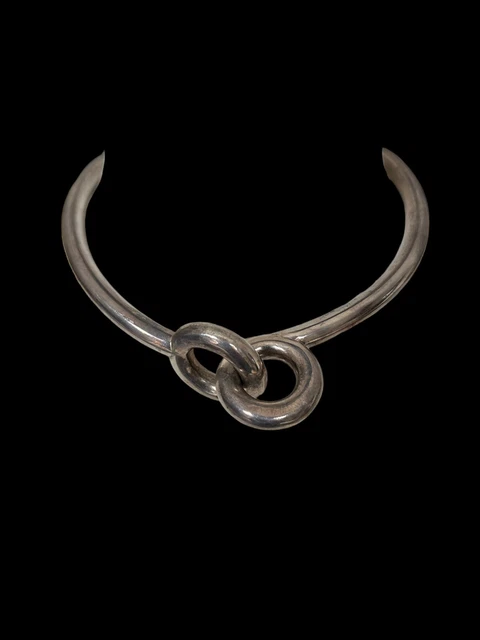 Collier torque NAYA avec quartz rose | Gloria Balensi créateur de bijoux artisanaux