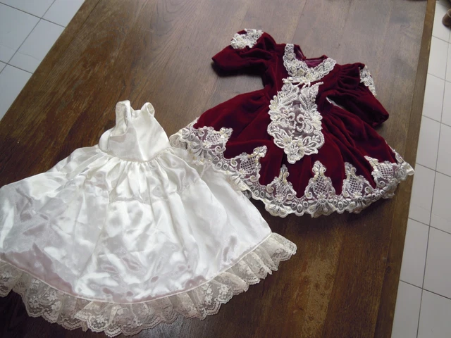BEL ENSEMBLE 3 PIECES EN TISSU ABRICOT ET DENTELLE STYLE 1880