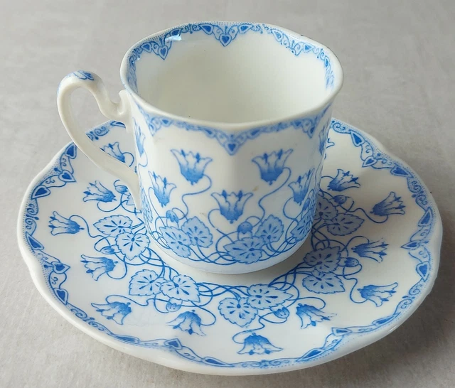 Lot d'ancienne tasse + sous tasse, en porcelaine de Sarreguemines