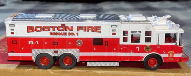 Kitbash 1:64 1 - 1 Code3 Saulsbury Heavy Rescue Boston Fire Department Rescue 1