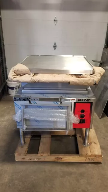 Vulcan VG30-Natural  Gas 30 Gallon Manual Tilt Braising pan / Tilt Skillet.