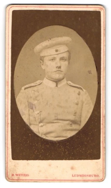 Fotografie R. Wetzig, Ludwigsburg, Portrait junger Soldat in Uniform mit Krätzs