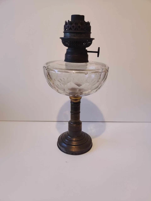 Lampe à Pétrole En Opaline Blanche Antique Vintage (D'occasion) à Petit