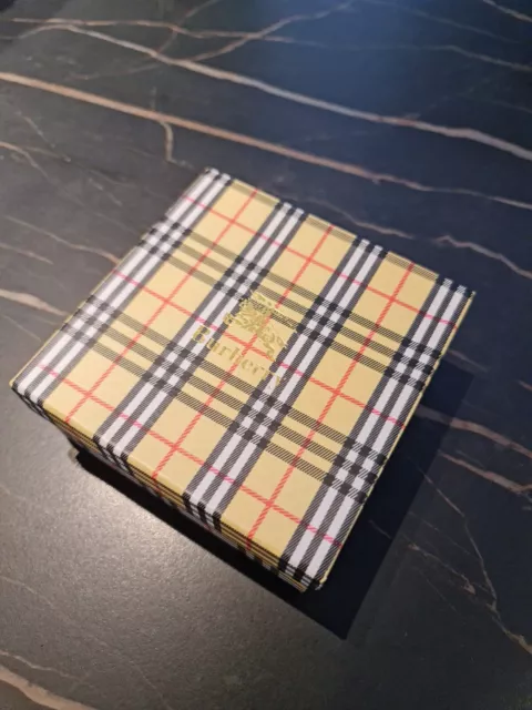 burberry box logo