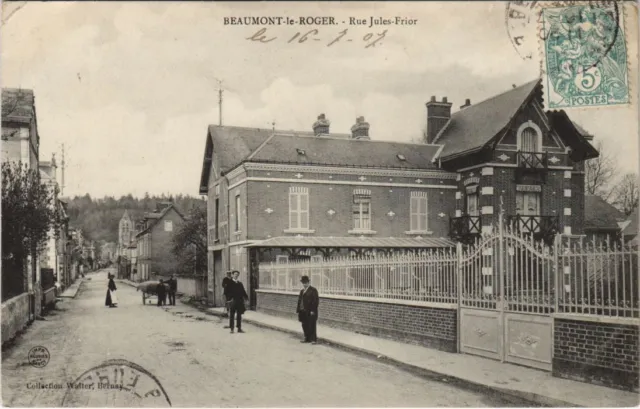 CPA BEAUMONT-le-ROGER - Rue Jules-Frior (160699)