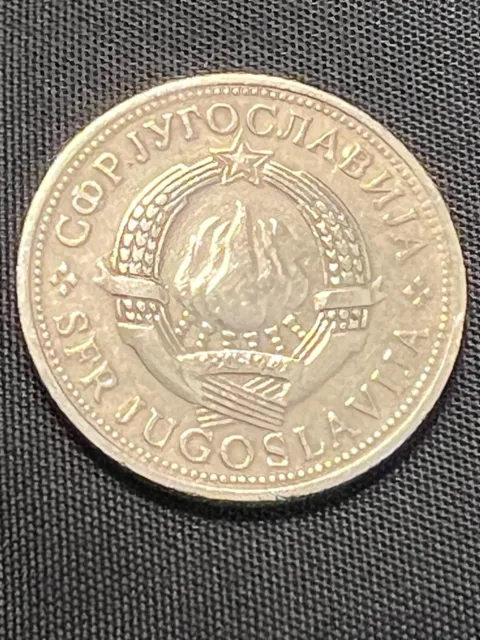 1971 Yugoslavia 5 Dinara (Short Stem on Berries) Coin