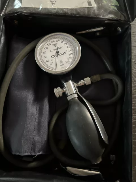Riester Sanaphon Concor Blutdruckmessgerät mit Stethoskop Klettenmanschette Etui