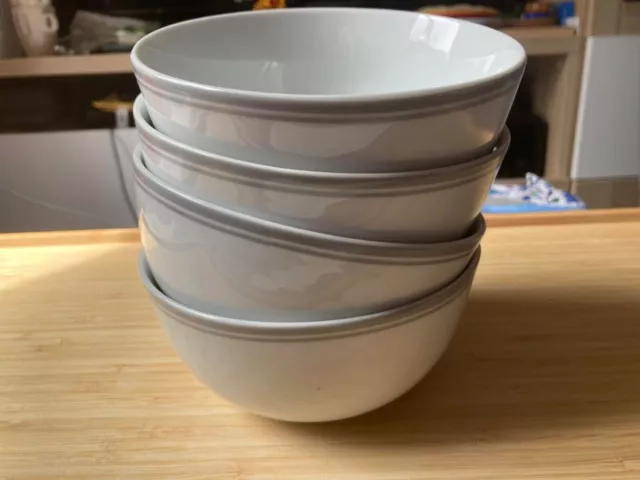 Amazon Basics Set di 4 Ciotole Bianco Grigio Piatto da Cucina Piatto Minimalis