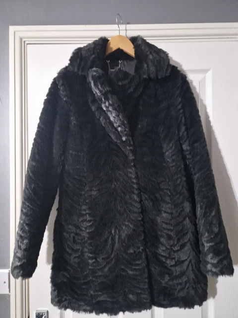 Abbey clancy x lipsy faux fur collar wrap coat top