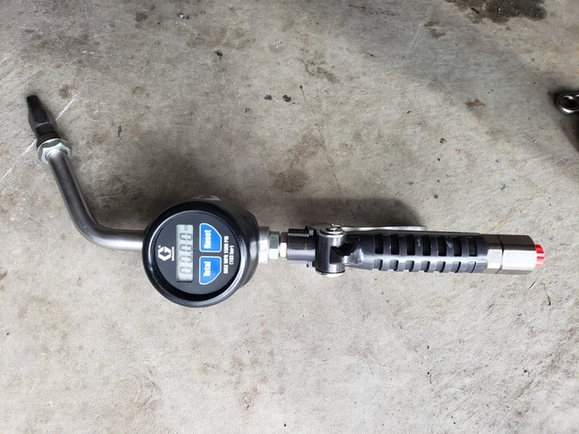 Graco 25C903 EM8 Series Electronic Manual Oil Meter - Rigid Extension - 1/2" In Graco 25C903 EM8 Series Electronic Manual Oil Meter - Rigid Extension - 1/2" In