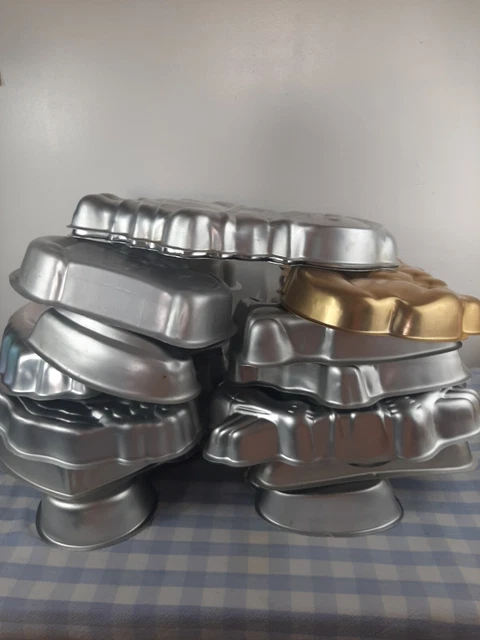 Lot 16 Vintage Wilton Cake Pans Batman Superman Barbie Elmo Pooh Looney Tunes
