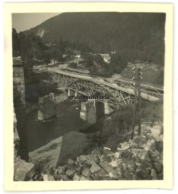 Orig. Foto Pionier Brückenbau am PRUTH in Jaremtsche Karpathen Ukraine 1941