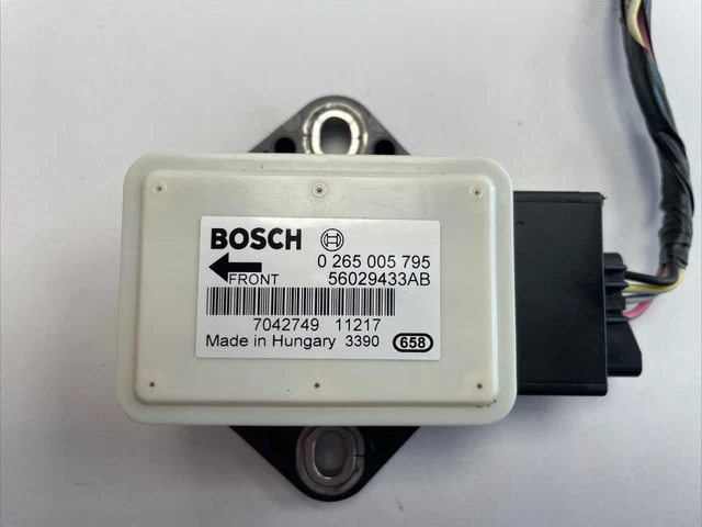 thumbnail interactive-video image 1 of Jeep Liberty Keyless Remote Fob – 08-12, OEM Electronics, Replacement 57010065 1 of 3