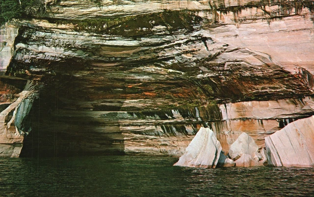 Vintage Postcard 1930's Rainbow Cave Rock Upper Peninsula Munising, Michigan