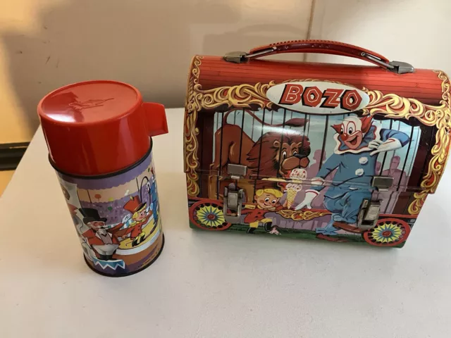 https://www.picclickimg.com/XqcAAOSwLjxkHkNk/BOZO-the-clown-vintage-metal-lunch-box-with.webp