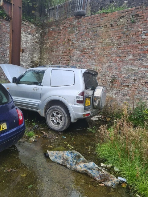 CARS. Approx 35  job lot sale as spares / repairs / export etc...
