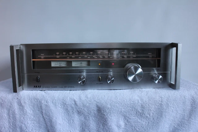 AKAI AT 2450 Tuner und AM2450 Verstärker (Gebraucht) in Ebikon für CHF